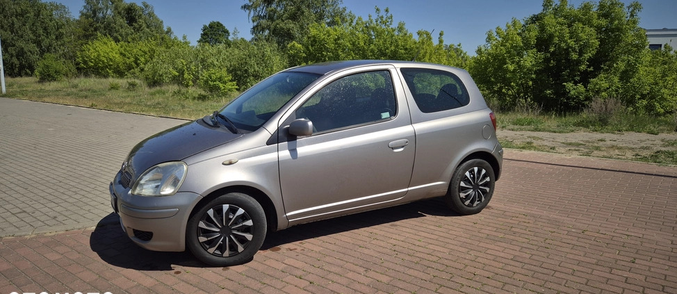 Toyota Yaris cena 7400 przebieg: 258800, rok produkcji 2004 z Toruń małe 137